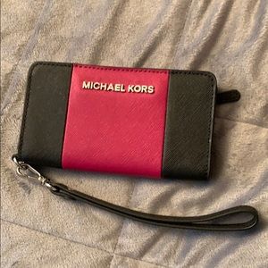 Michael kors iPhone wristlet